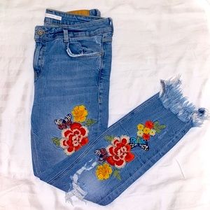 Super cute printed distressed Zara jeans!